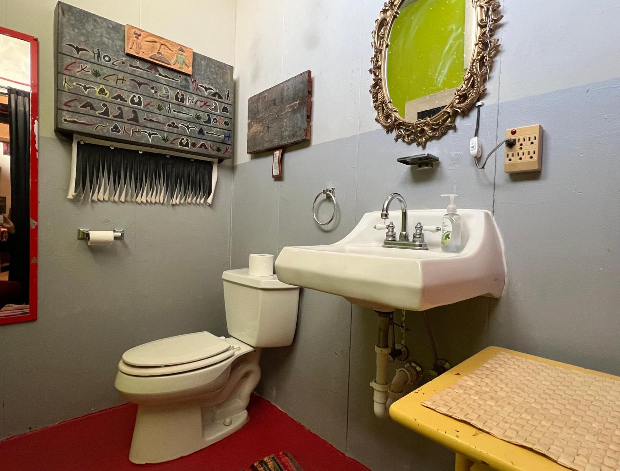Space Castle: A 1950S Gas Station Transformed Into An Art Themed Wonderland Truth or Consequences Kültér fotó
